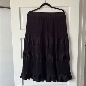 Black Pleated Tiered Midi Skirt